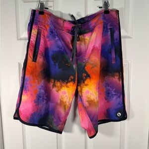 CG Habitat Men’s OG Athletic Fit 309 Board Swim Trunks Shorts Tie Dye Size 34